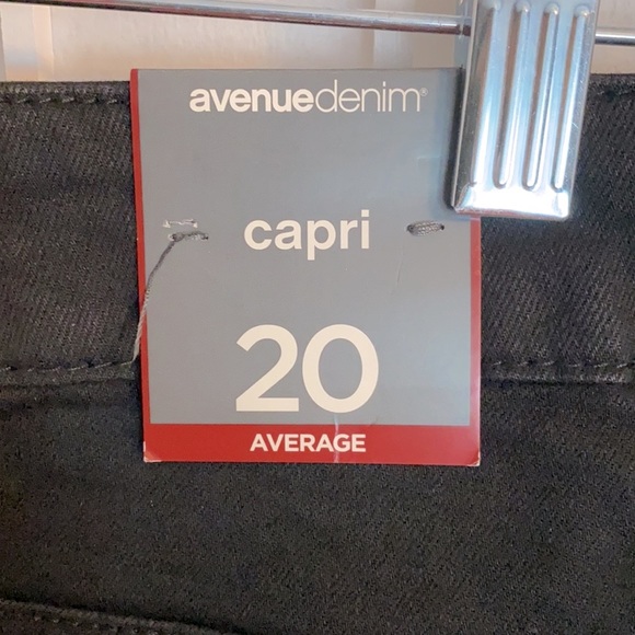 Avenue Capri Stretch Denim with cuff hem New - Picture 3 of 7